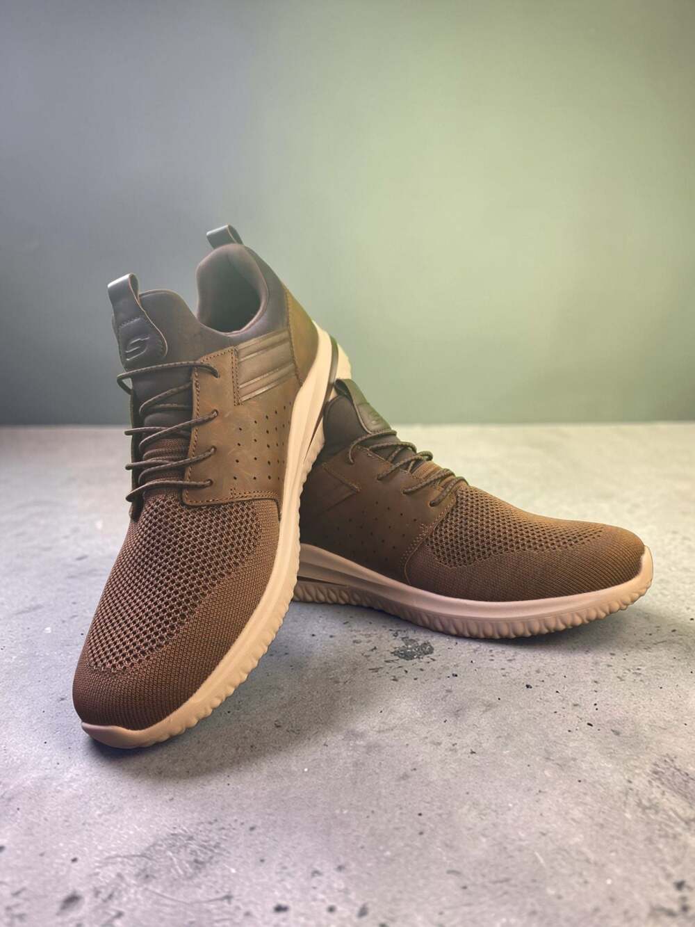 Skechers - Picture 8 of 13